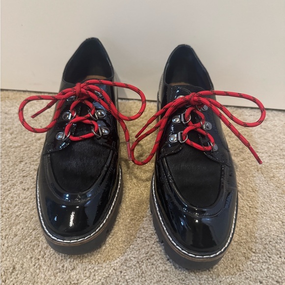 Donald Pliner Women's Lace Up Lug Oxford Flats - Picture 2 of 9